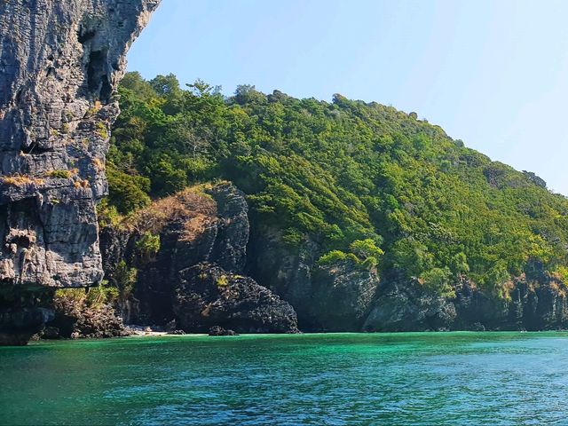 Пляж Нуи на Пхи‑Пхи: укромный уголок, который стоит увидеть Пляж Нуи на Пхи‑Пхи: укромный уголок, который стоит увидеть