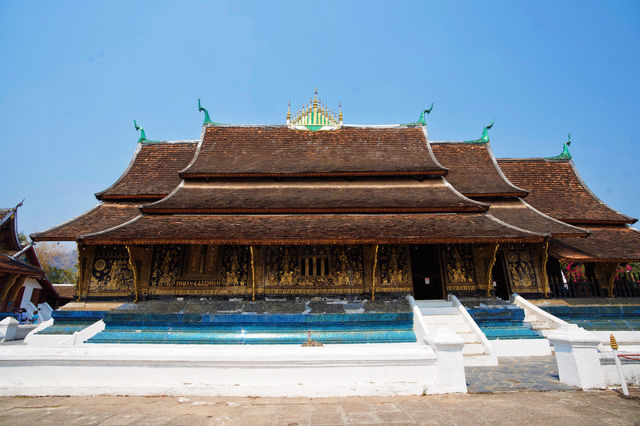 Laos - Luang Prabang's most beautiful temple!