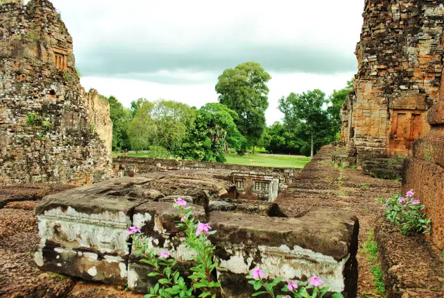 Watch a gentle sunset at Angkor Wat