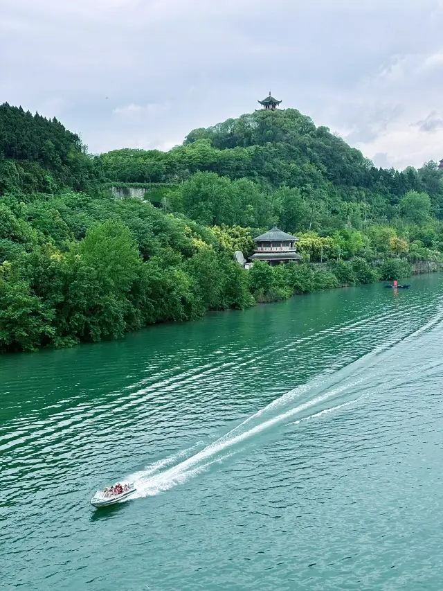 峨眉山の古い町、錦屏山の絶美な瞬間を逃すのはもったいない