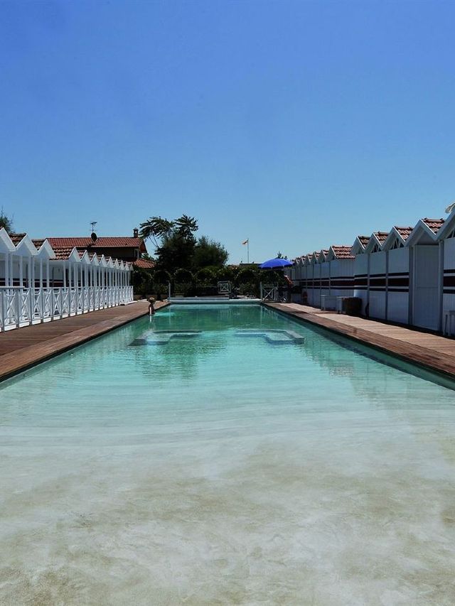 Tuscan Treats 🍇🏨: Unwind in Forte Dei Marmi's Finest!