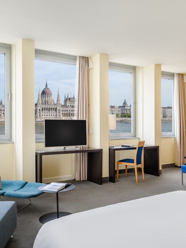 🌟 Budapest's Best Views: Novotel Danube Hotel 🌉