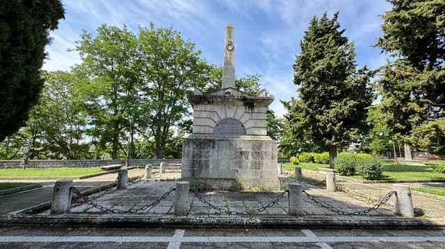 恩佩西納多陵墓紀念碑 Monumento al Empeci