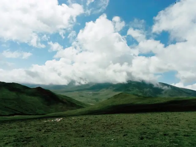 Qinghai: When The Meadow Touches The Sky