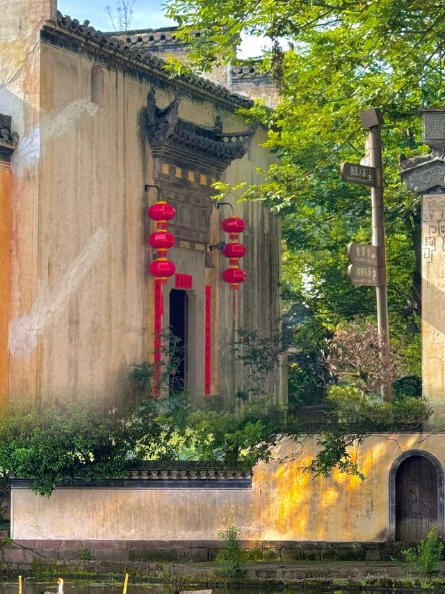 遊覽呈坎古鎮，領略極致浪漫。