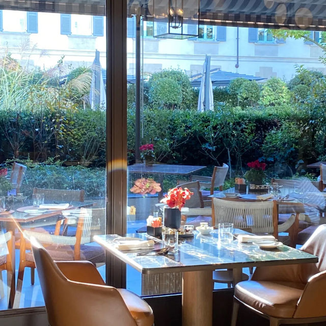 Luxurious Hotel surrounded by all luxurious stores in Milan 