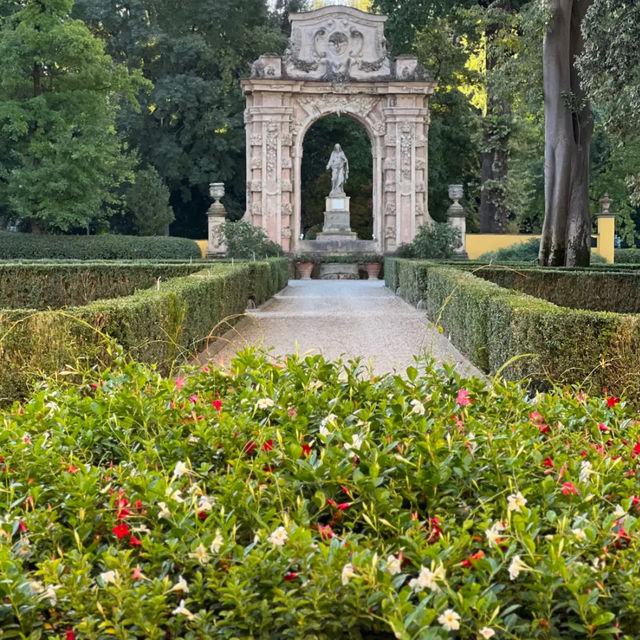 Four seasons hotel in Florence Italy is literally a fairly tale .