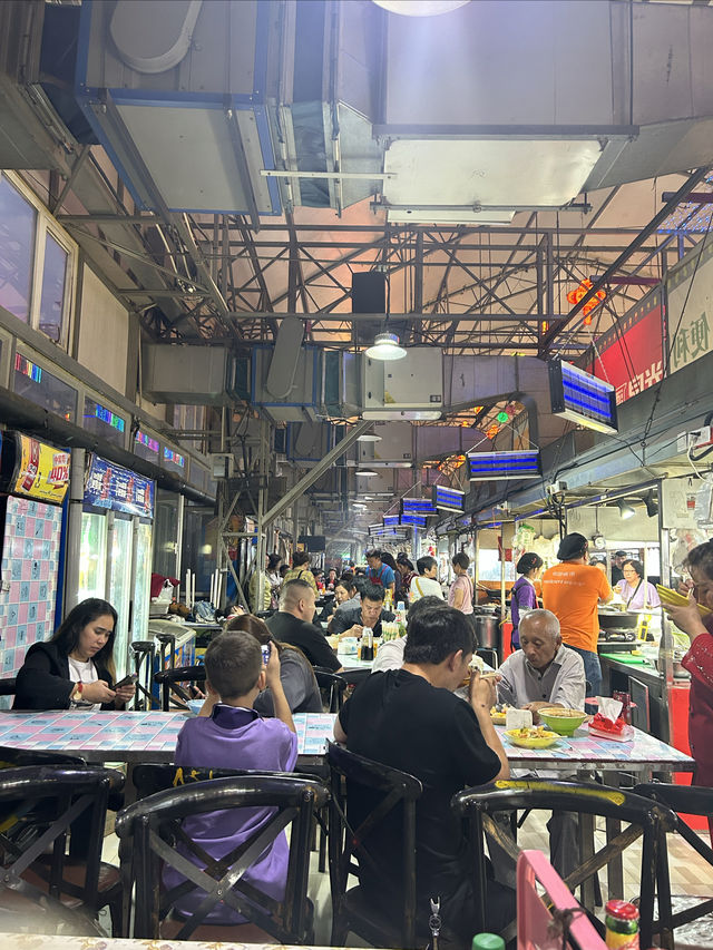 和田夜市｜新疆特色美食集匯地，必到打卡。