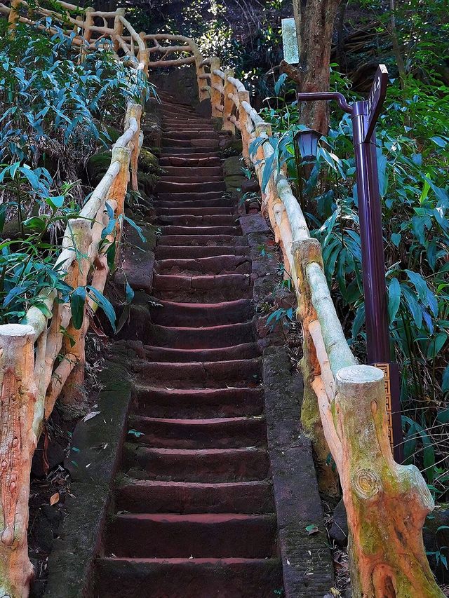 成都眉山｜青神中岩寺｜李白寫詩蘇東坡談愛的地方。