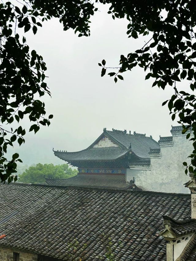 大冶上馮九古奇村 今天又發現了武漢周邊一處隱秘的村落，一整座村莊三面環山，古木參天，在這裡隨處可以見。