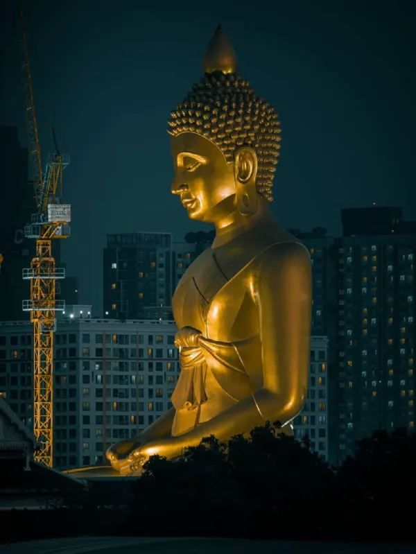 Thailand Travel Guide: The Majestic Giant Buddha