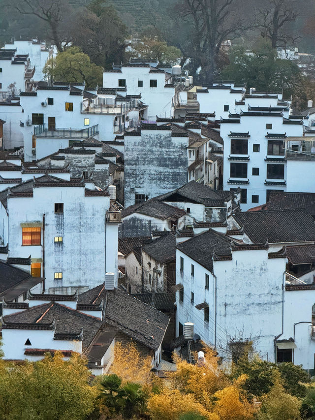 被《國家地理》評為最美鄉村｜婺源石城紅楓。