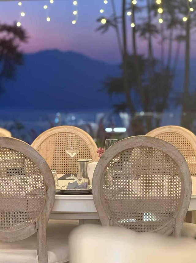 昆明附近，湖景法式度假酒店