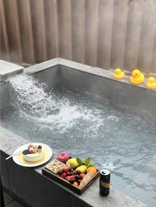 Real hot spring in Chengdu in winter! 