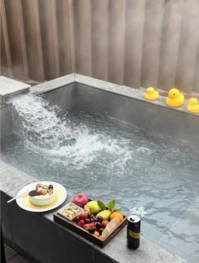 Real hot spring in Chengdu in winter! 