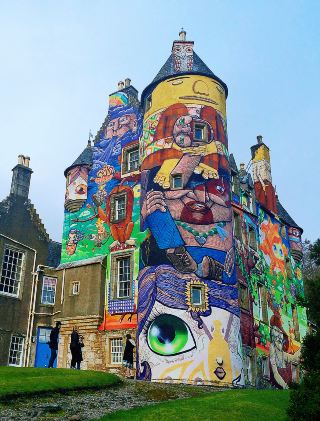 Have you ever seen such a fairytale castle museum? 