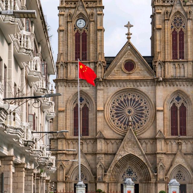 哥特尖頂下聆聽神的低吟｜石室聖心大教堂⛪️