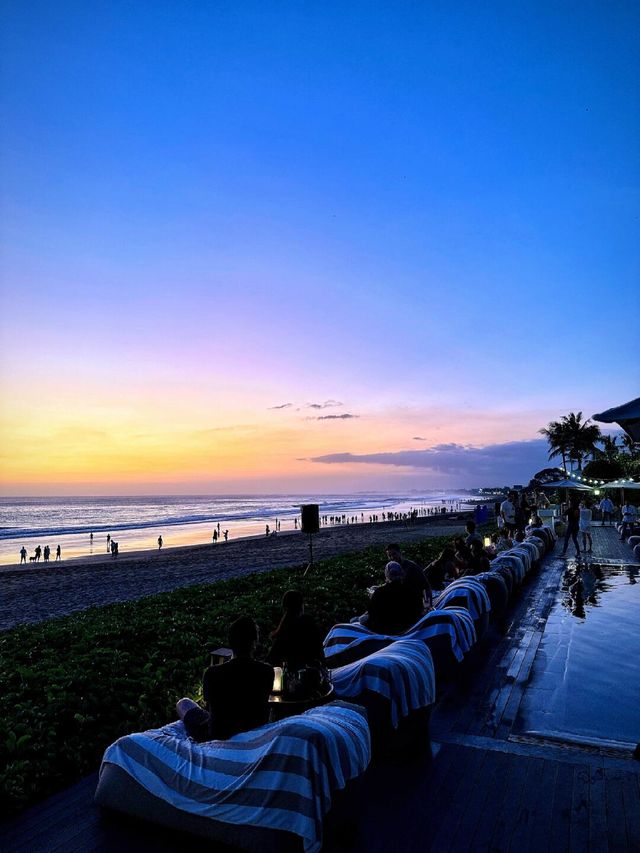 在峇里島水明漾阿麗拉酒店欣賞日落