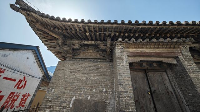 與佛頭寺隔河相望的宋代古建