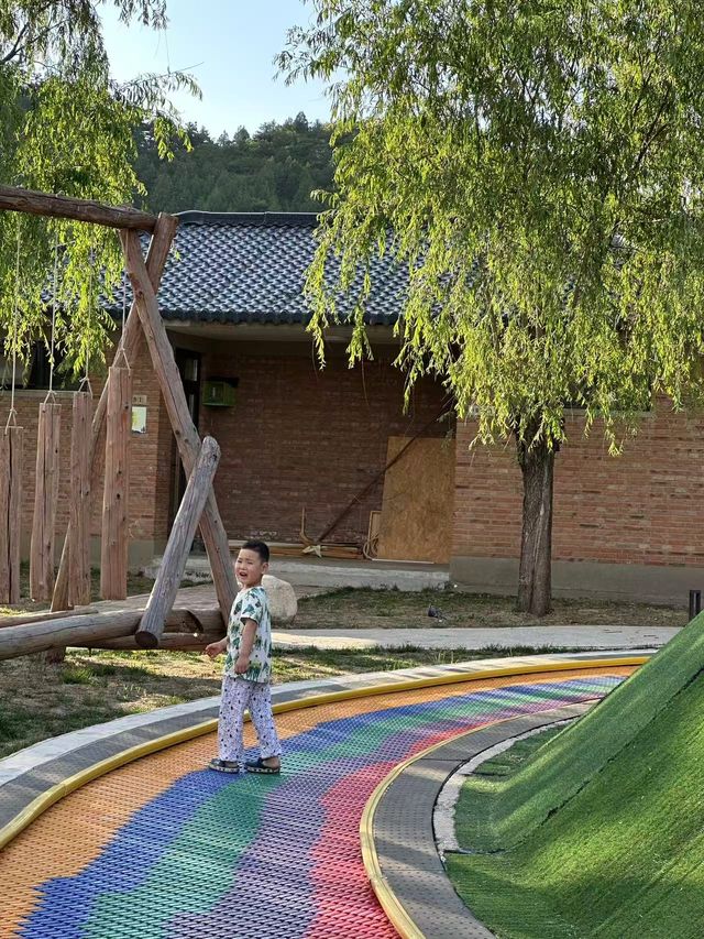 住進學校裡！夏日避暑帶娃就來這兒