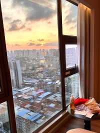 南寧酒店睇到日落，地鐵站平價