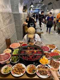 嚟重慶第一餐。。。食洞子火鍋。。。