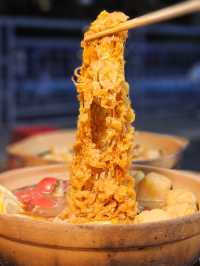 城中村挖到寶！市井氣息裡感受嗦粉嘅快樂同朋友食宵夜