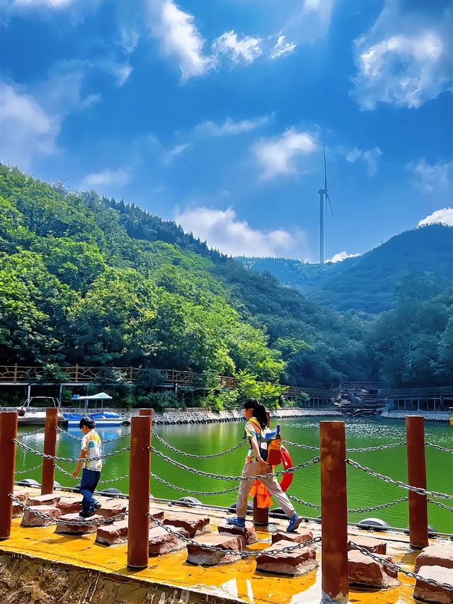 鄭州版「小九寨」，峽谷戲水摸魚，登山遠眺，萌寵樂園，樂趣無窮