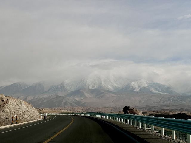 住進帕米爾的雪山畫框裡 | 塔縣維也納酒店入住報告