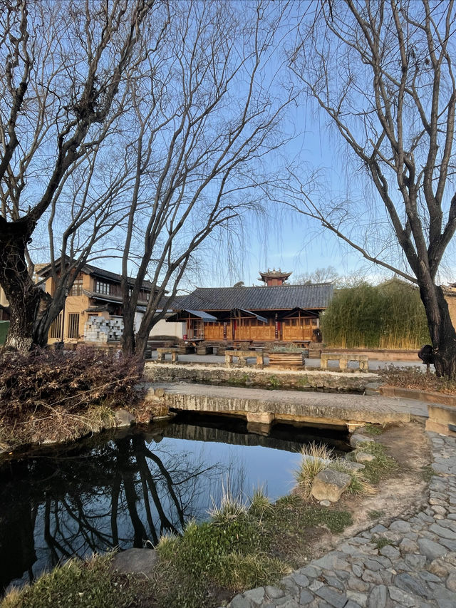 冬日裡的沙溪秘境，這座被時光遺忘的古鎮總能帶來意外驚喜✨藍天下五彩的雲霞、晨霧繚繞的古橋、靜靜流淌的
