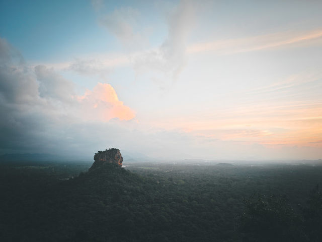 斯里蘭卡｜蒼穹之下，唯有一石
