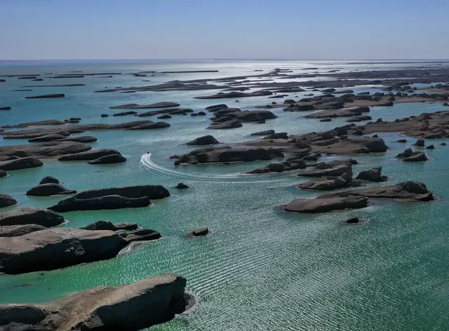 烏素特水上雅丹 烏素特水上雅丹