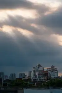 這個城市還有兩副面孔呢