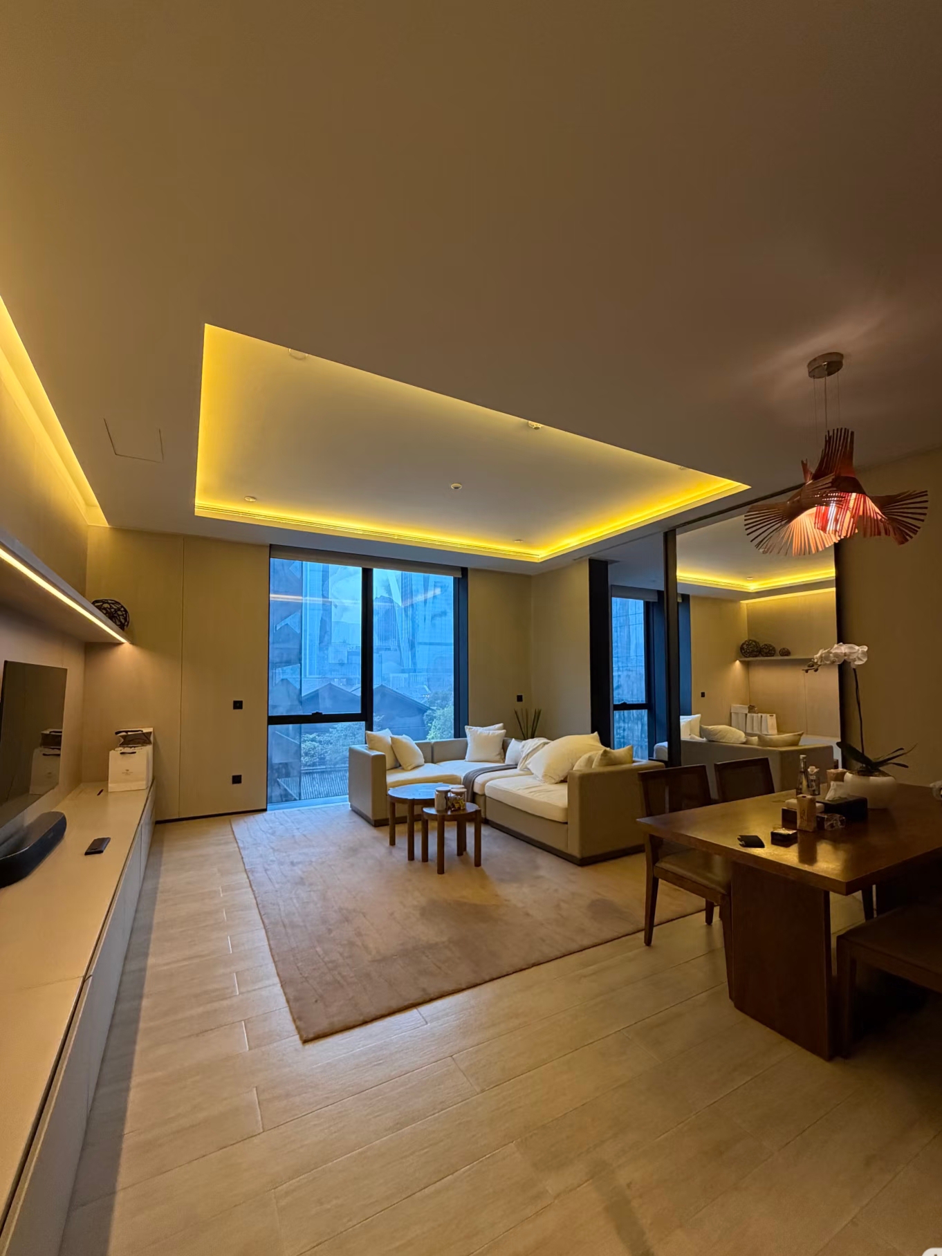 I've found the hidden gem hotel that's the top choice in Taikoo Li! 💫

Chengdu Jiushe is definitely a top player in the Chunxi Road business district, no doubt! 🔥

🏨 Hotel Location: No. 81 Bitie Style Street (inside Taikoo Li business district)
The location is simply unbeatable! Just a 3-minute walk to Taikoo Li & Chunxi Road
Shopping sprees and food adventures are super convenient 🤩
The best part is it’s quiet amidst the hustle, right next to an ancient street decorated with red lanterns
Perfect for photos with a million+ shots! 📸

🌟 Service Experience:
From check-in to room service, everything is super nice~
The butler proactively asks if you want hand-brewed coffee
The panda plush toy they give is just too cute 🐼
[Hotel Review]: User rating 9.3/10! You'll be so pampered you won’t want to leave~

🛏 Room Highlights:
A must-sleep! Extra-large rooms starting at 50㎡
The blend of Chinese screens and modern minimalist design is just perfect
The bedding is so comfortable you’ll want to pack it and take it home 😴
[User Review]: 85% of guests love the adjustable TV in the room

💡 TIPS:
· Catch the stunning sunset after 4:00 PM on the garden terrace
· The panda-shaped red bean buns at breakfast are too cute to eat
· Remember to ask for a city view room at check-in
Unlock breathtaking city skyline views ✨

Chengdu Jiushe truly excels in both service and details!
Promise me you’ll check it out when you come to Chengdu, okay!
It’s like a peaceful oasis in the bustling city 🌿