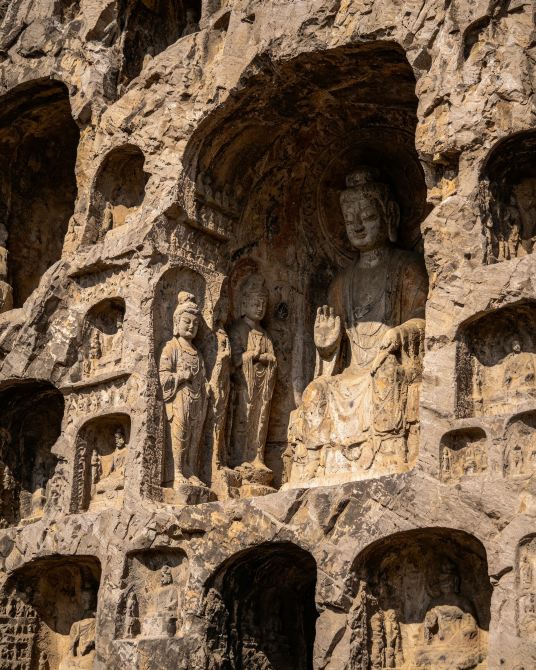 龍門石窟で、10万体の仏像と千年の時を超えて見つめ合った！ | Trip