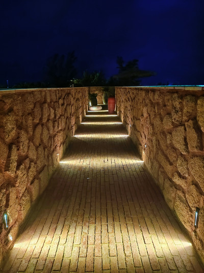Who knows! The night view of this guesthouse on Weizhou Island is