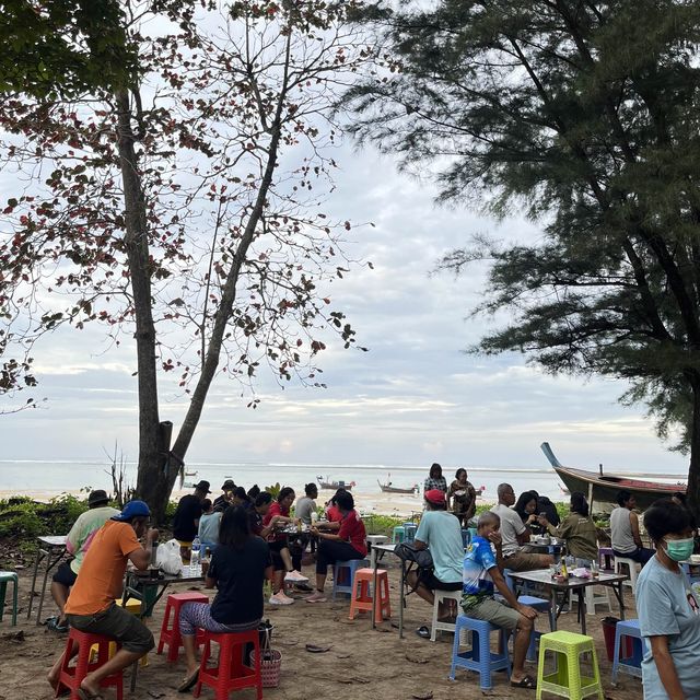 ตลาดปลาสดยามเช้า