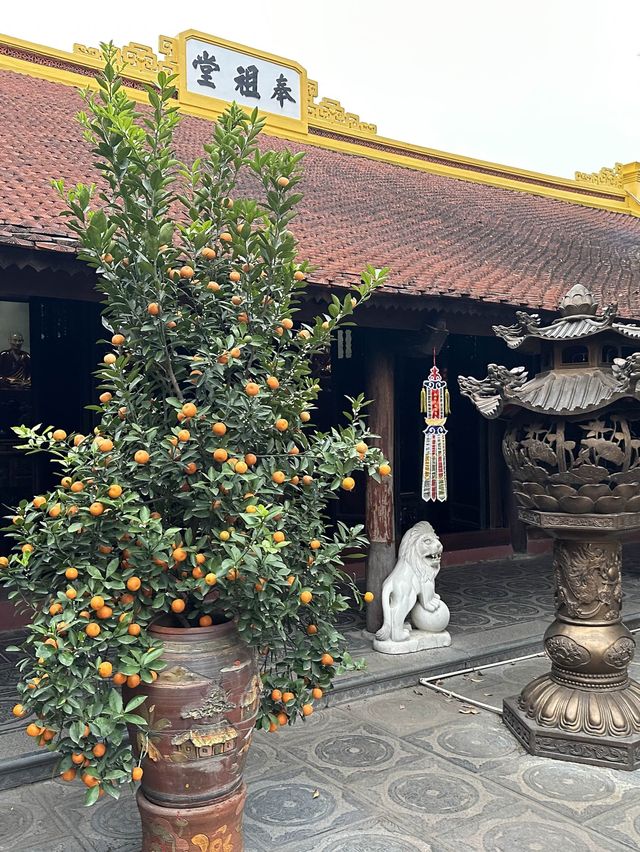 【ハノイ】最古の仏教寺院を見学。