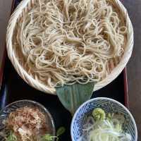 敷地内から湧く原水を使った手打ち蕎麦！