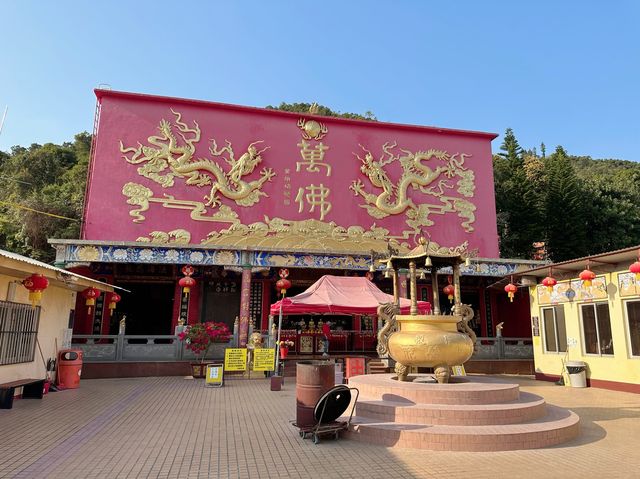 วัดหมื่นพุทธ - Ten Thousand Buddhas Monastery