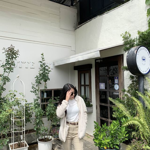 Charlotte hut 📍 เมืองแพร่ .,