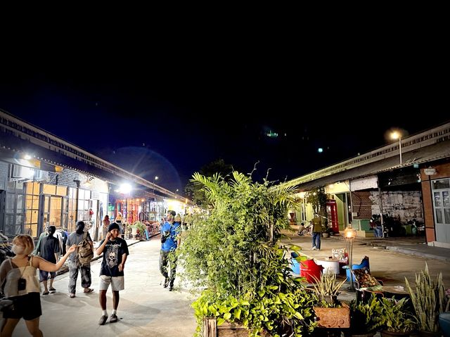 เที่ยวตลาดนัดรถไฟ มาด้วยรถไฟฟ้า สถานีสวนหลวง ร.9 