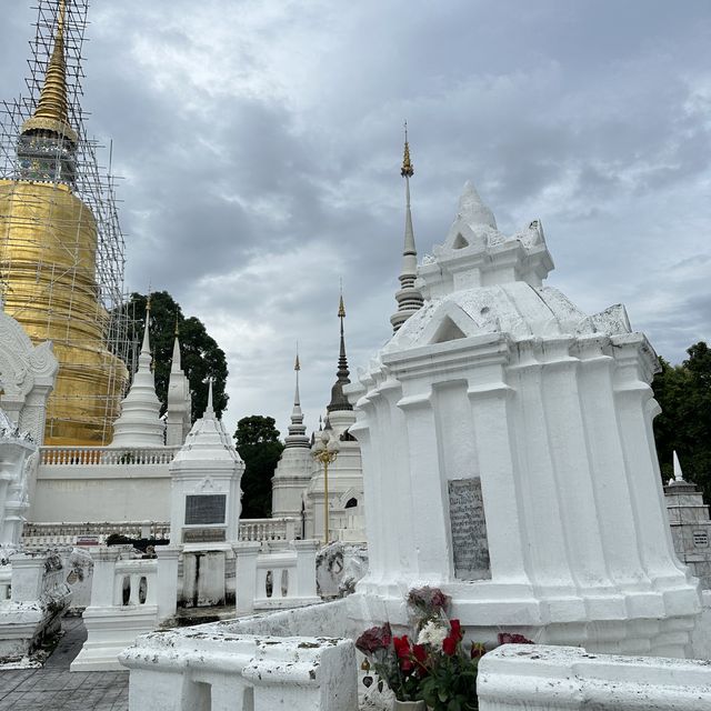 วัดสวนดอก แหล่งขอพรความรักของเหล่าคนโสด📍