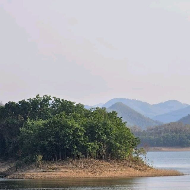 ลานกางเต็นท์ อุทยานแห่งชาติแก่งกระจาน จ.เพชรบุรี