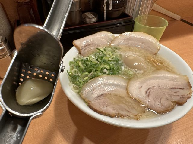 福岡・大名。かわいい名前のとんこつラーメン『博多くまちゃん らぁめん 大名本店』