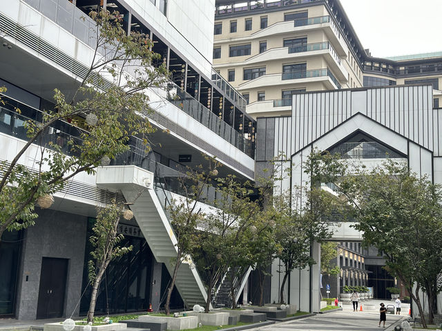 🎨 台中大里藝術廣場 - 藝術的繽紛殿堂 🌟🌎