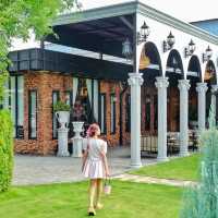 คาเฟ่สุพรรณ บรรยากาศเมืองนอก! สวนฟีลอังกฤษ
