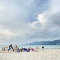 หาดทรายขาว น้ำทะเลใสๆ ที่หาดป่าตอง🌊