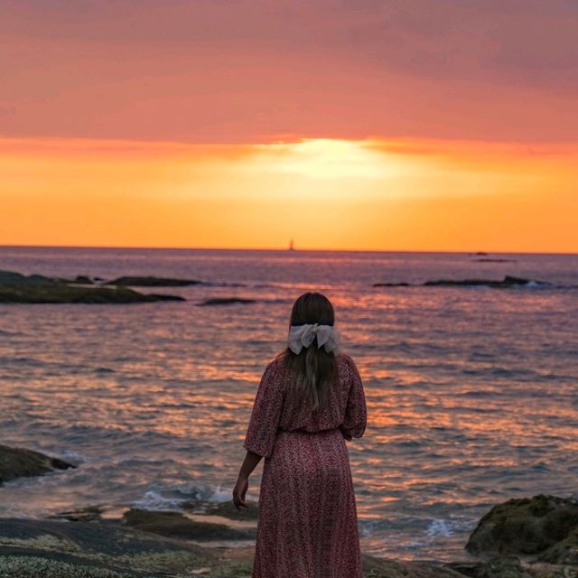 นอนริมหาดพระอาทิตย์​ตกทะเลสวยๆที่เขาหลัก ลากูุน่า