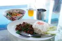 ก๋วยเตี๋ยวเรือห้อยขา ริมน้ำ อยุธยา